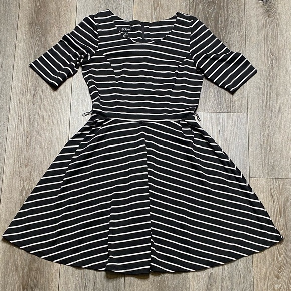 BCX Women’s Fit & Flare Skater Short Sleeve Stripe Dress Black & White Size 3 - Picture 1 of 16